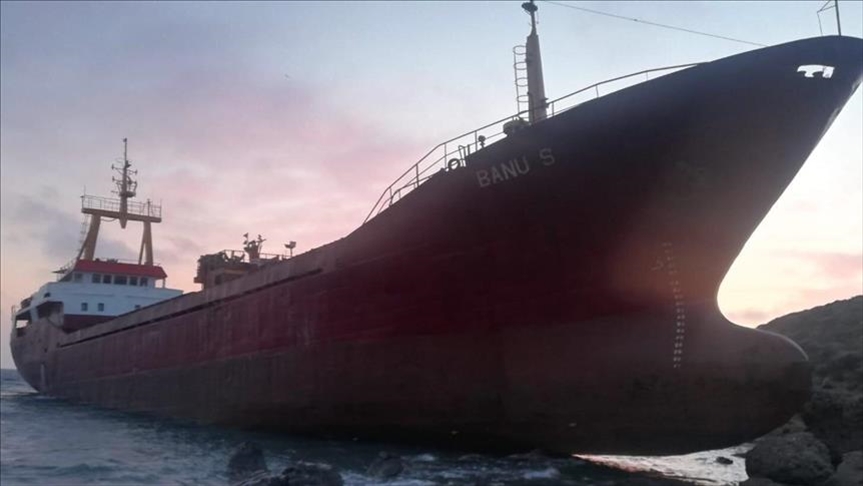 Cargo ship runs aground in Canakkale, Turkey
