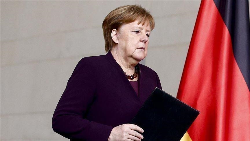 Angela Merkel pranoi dozën e parë të vaksinës AstraZeneca
