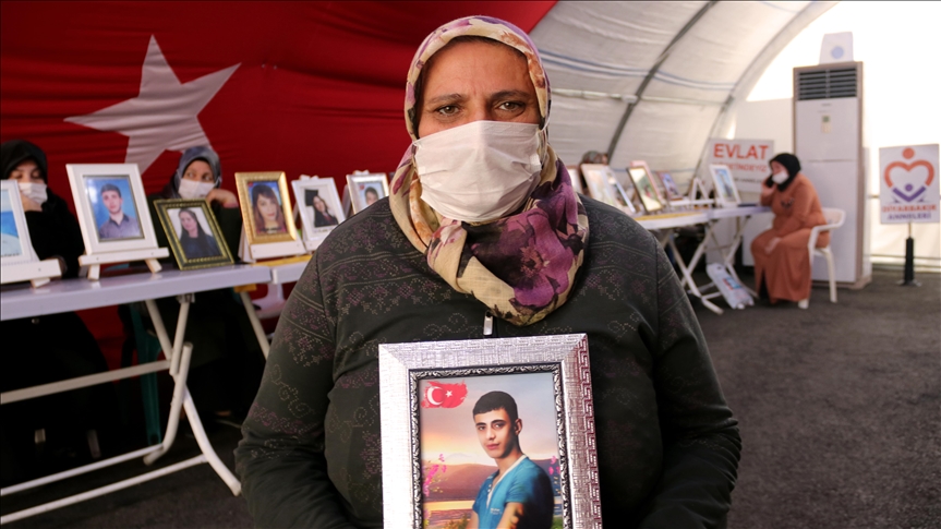 Dayikên Diyarbekirê bang li zarokên xwe kirin ku "teslim bibin"