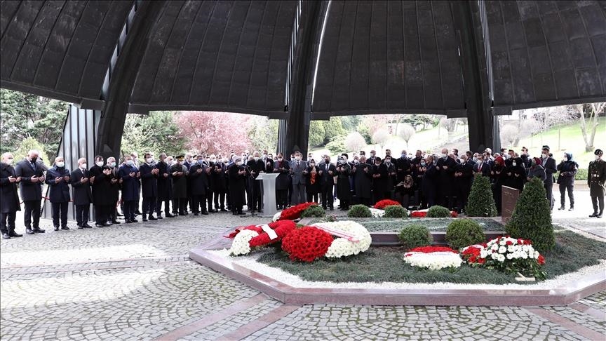أردوغان يشارك في مراسم إحياء ذكرى وفاة "أوزال"