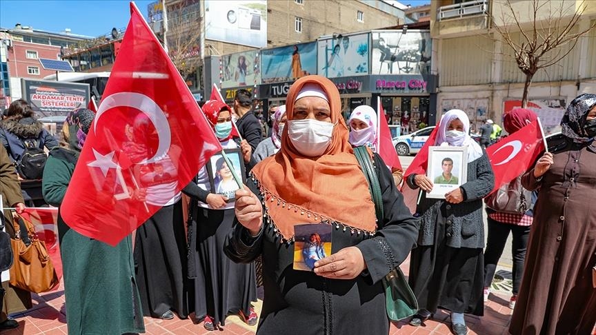Sit-in against PKK grows in SE Turkey