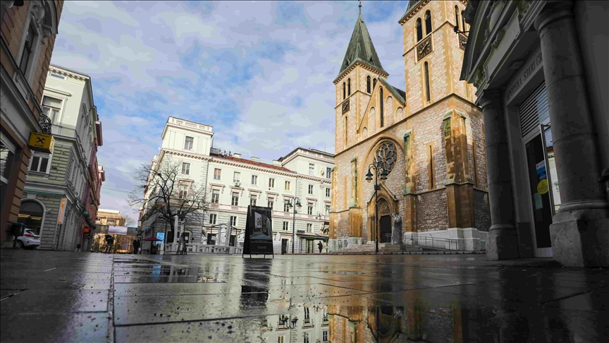 Bosnios se manifiestan en contra del Gobierno por mala gestión de la pandemia