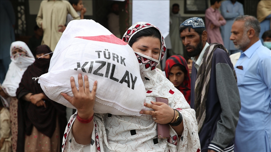 توزیع کمک‌های بشردوستانه ترکیه میان نیازمندان پاکستان
