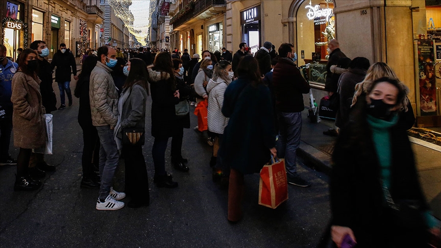 İtalya'da son 24 saatte Kovid-19'dan 251 kişi hayatını kaybetti
