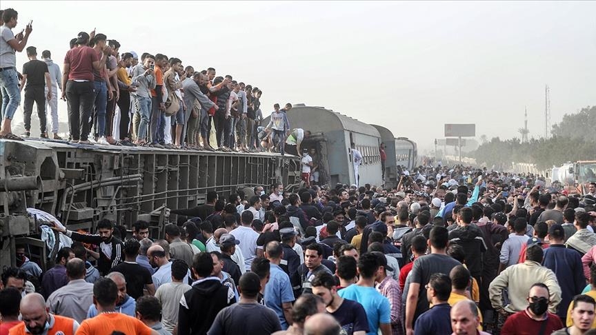 Casualties as passenger train derails in Egypt