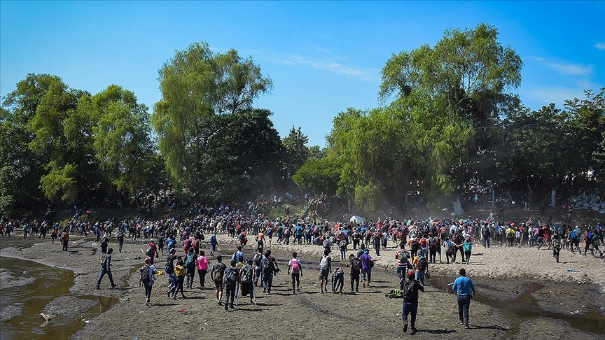 Honduraslı 200'den fazla göçmen Meksika'dan sınır dışı edildi