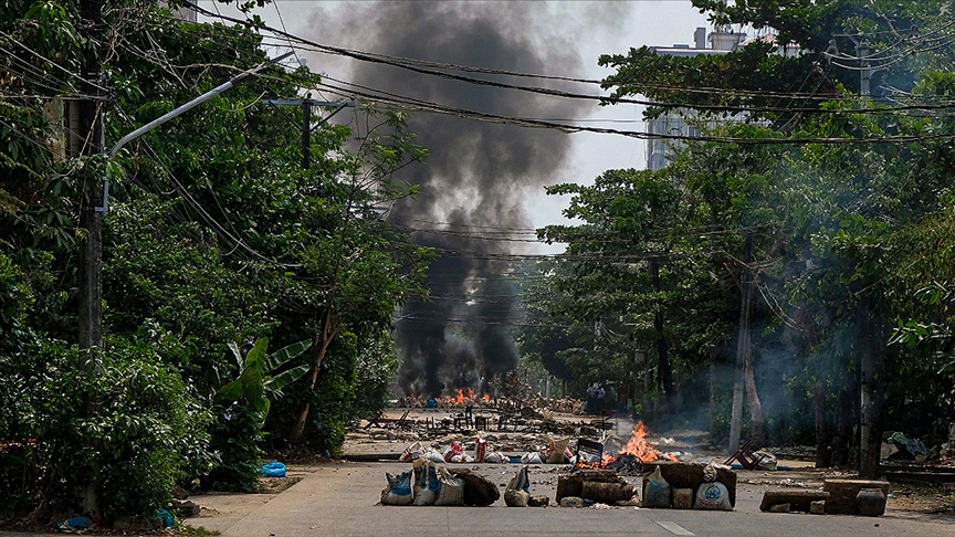 Myanmar'da ordu ile etnik silahlı grup arasında çatışma çıktı: 5 ölü