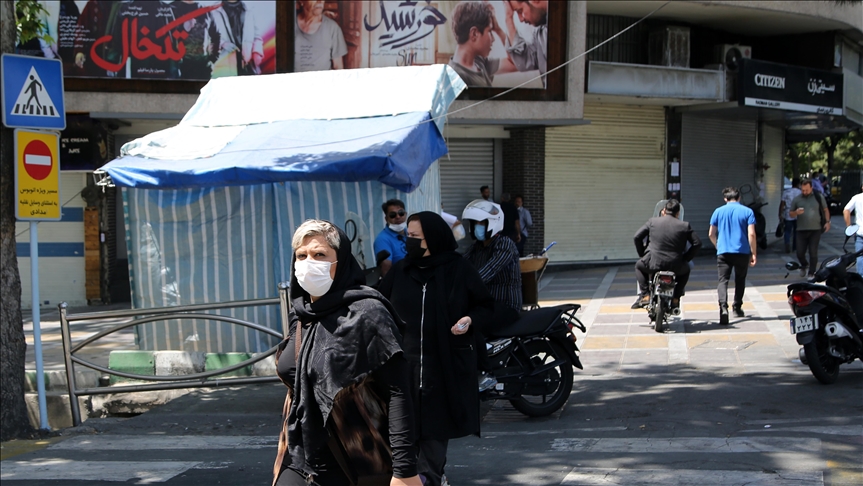 İran'da son 24 saatte 398 kişi Kovid-19'dan hayatını kaybetti