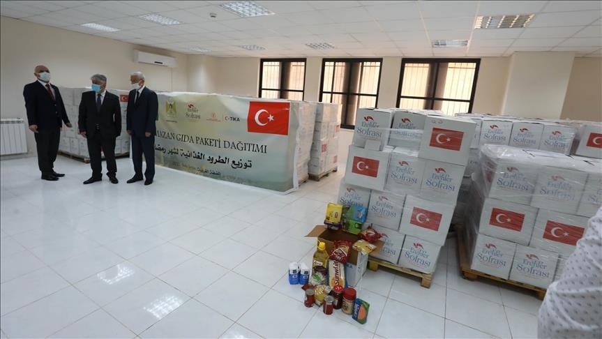 Turquie: la TIKA distribue des colis alimentaires à des familles nécessiteuses en Cisjordanie