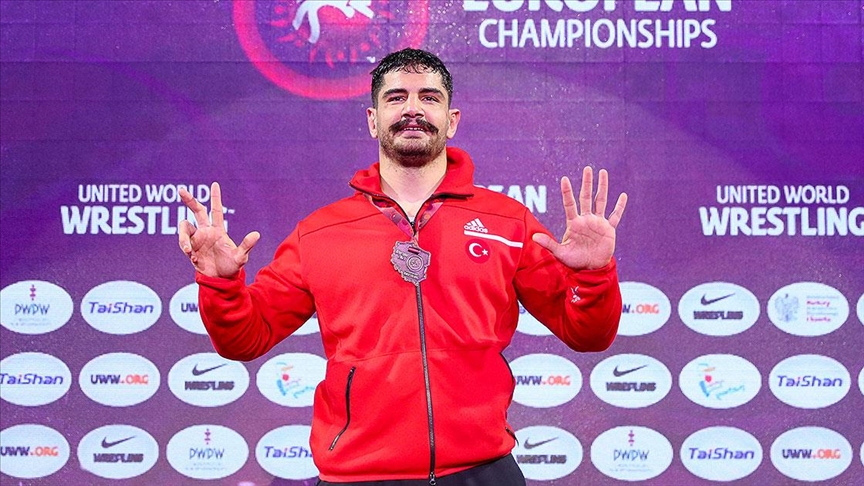 Milli güreşçi Taha Akgül 8. kez Avrupa şampiyonu oldu