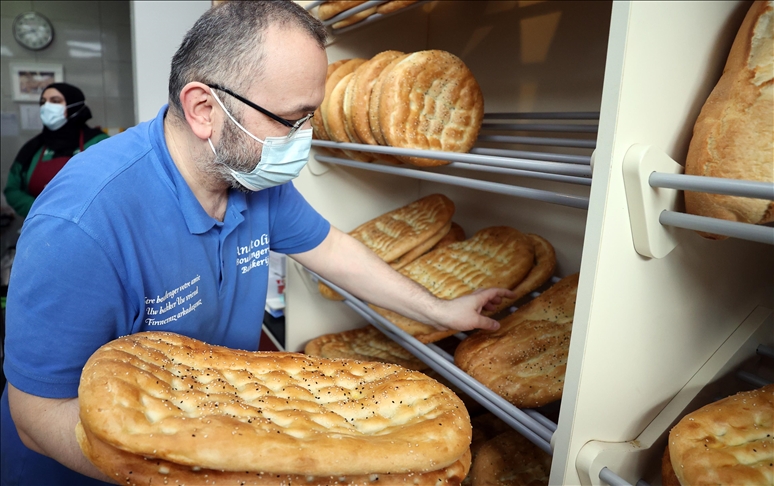 Bruksel, furrtari turk vazhdon traditën osmane "bukë në shportë"