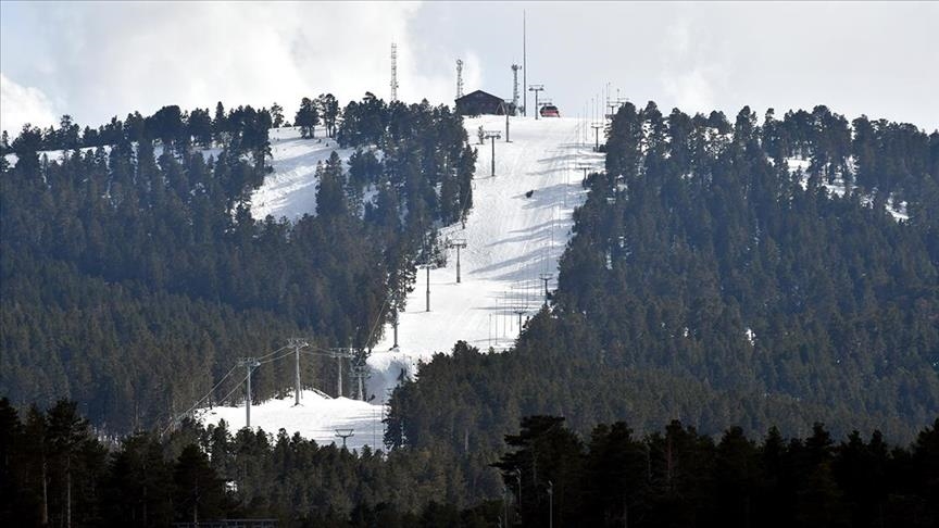 مرکز پیست اسکی جبیل‌تپه؛ میزبانی از گردشگران با رعایت تدابیر کرونایی