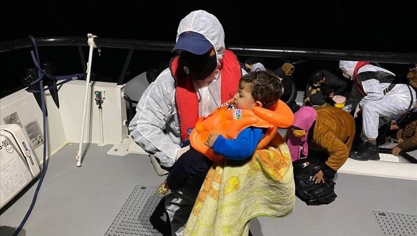 Turska obalna straža u Egejskom moru spasila 30 tražitelja azila
