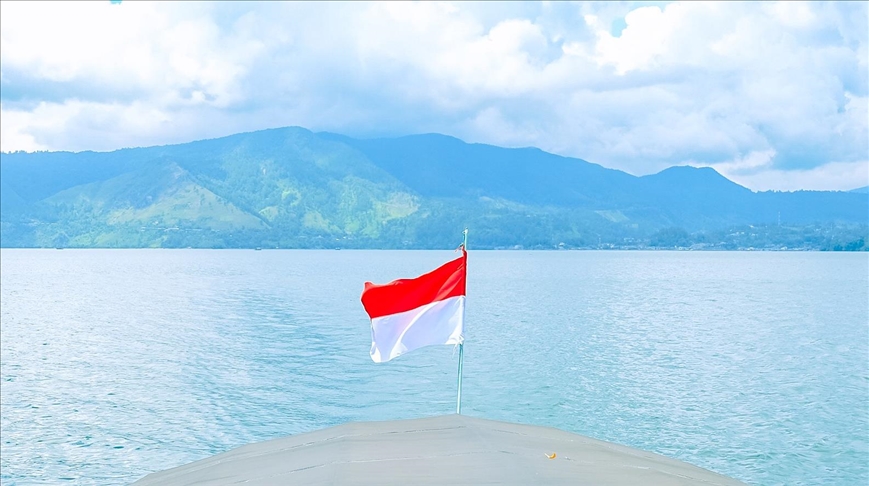 Indonesian submarine with 53 on board loses contact