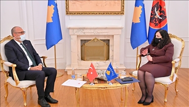 Presidentja Osmani pret në takim ambasadorin turk në Kosovë, Çağrı Sakar