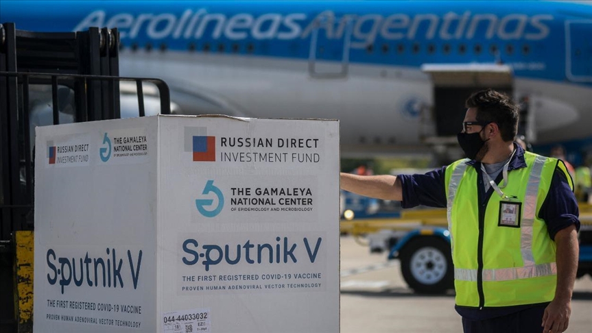 Primer lote de vacunas Sputnik V producido en Argentina llegó a Rusia para su estudio