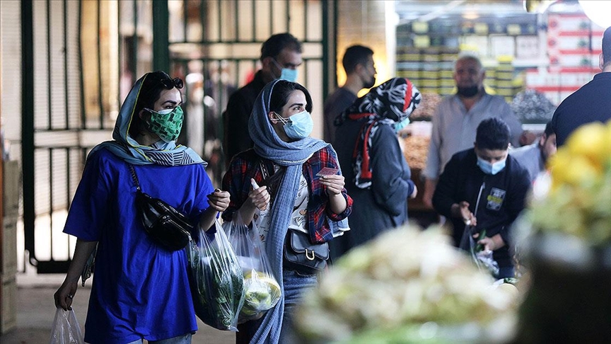 İran'da son 24 saatte 453 kişi Kovid-19'dan hayatını kaybetti