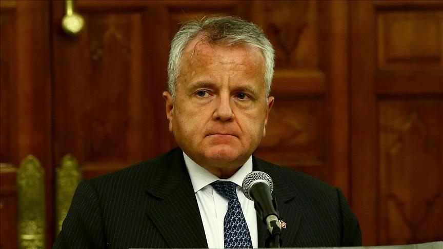 Ambasadori i SHBA-së largohet nga Rusia mes përshkallëzimit të tensioneve