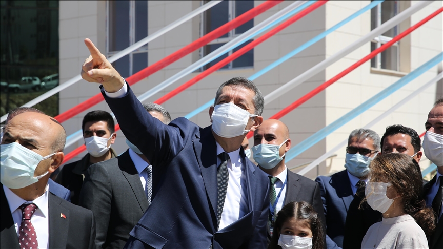 Milli Eğitim Bakanı Ziya Selçuk, Mardin'de ziyaretlerde bulundu