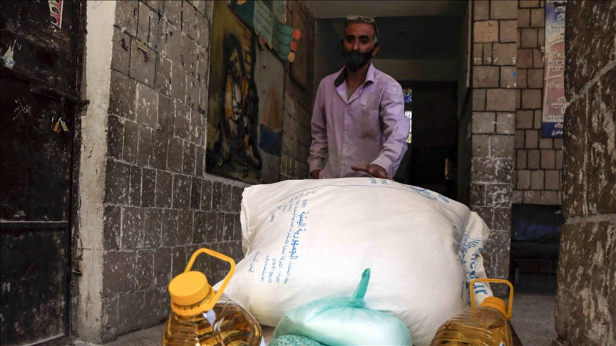 Activistas llevan ayudas humanitarias a Yemen durante el mes de ramadán para aliviar la crisis alimentaria