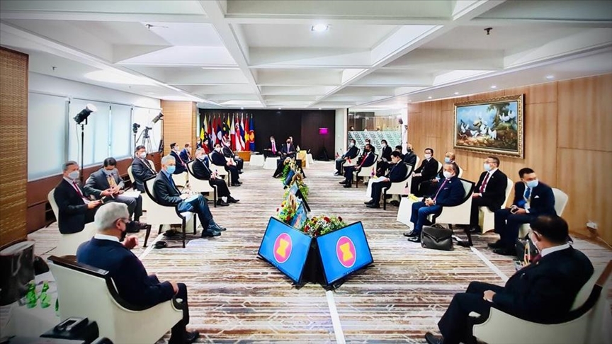 Llegó a Yakarta el líder de la junta militar de Myanmar para reunirse con líderes de las naciones del sudeste asiático
