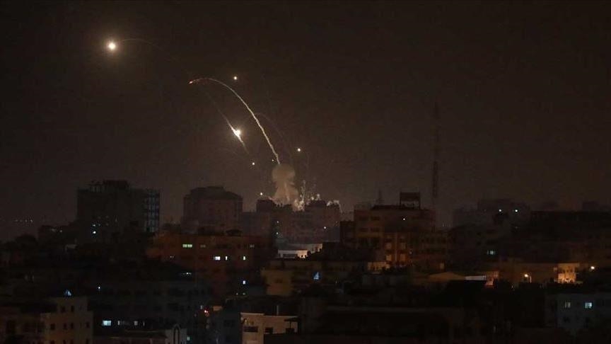 L'armée israélienne lance des raids sur des sites de la Bande de Gaza