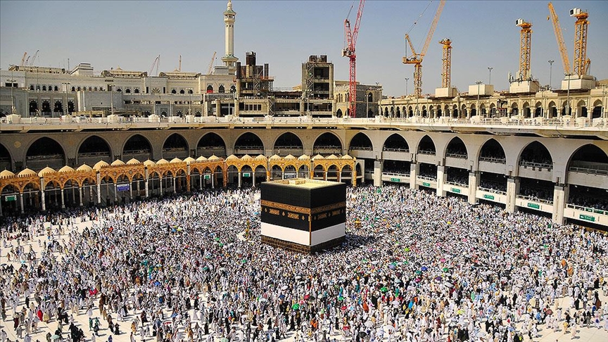 Ramazan ayının ilk on gününde Mescid-i Haram'ı umre ve namaz için 1,5 milyon kişi ziyaret etti