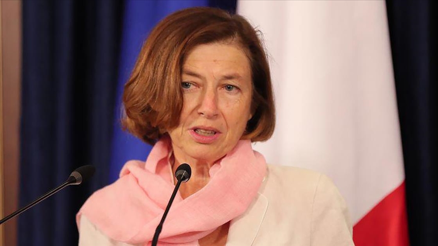 Fransa Savunma Bakanı, askerlerin Macron’u uyardığı e-bildiriyi 'sorumsuzluk' olarak niteledi
