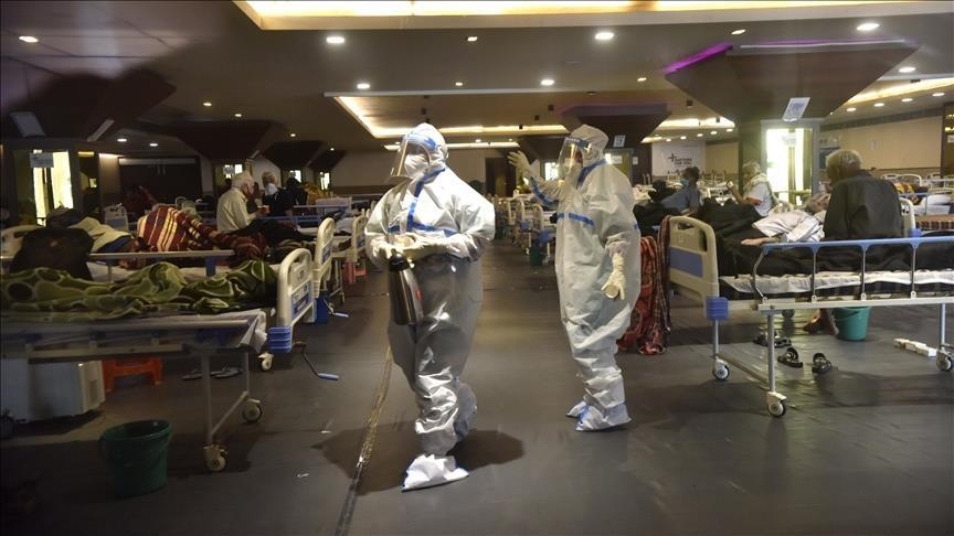 India's daily COVID-19 cases soar to 352,991