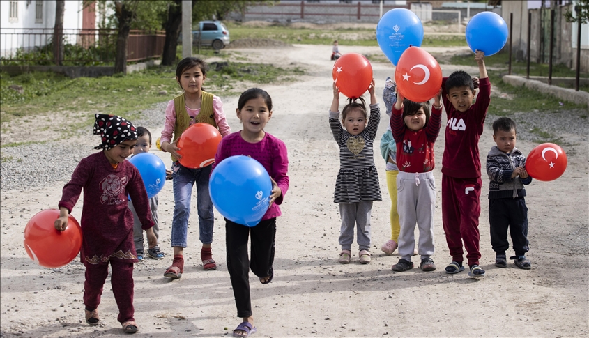 Турецкие благотворители оказали гуманитарную помощь семьям в Кыргызстане