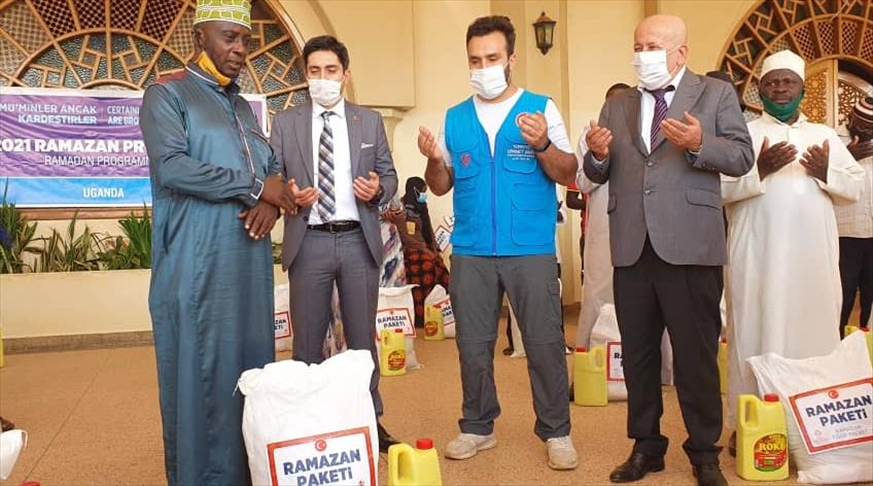 Turkey distributes food packages in Uganda