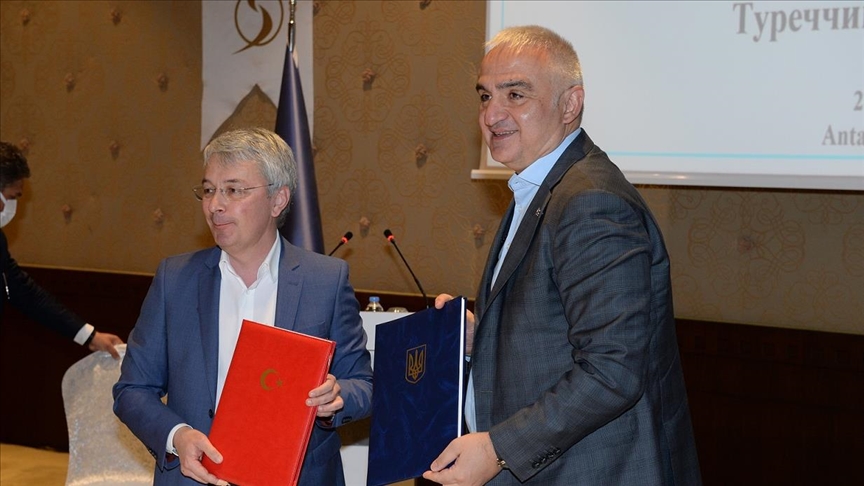 Украина и Турция подписали меморандум по туризму