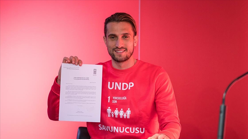 Milli futbolcu Yusuf Yazıcı UNDP Türkiye'nin 'Yoksullukla Mücadele Savunucusu' oldu