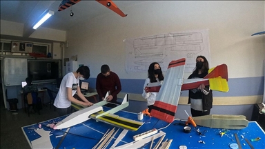 Model uçak tasarlayan liseliler TEKNOFEST'te başarılı olmayı hedefliyor