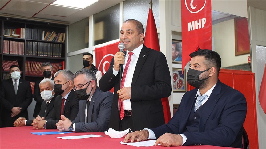 İYİ Parti'den istifa eden Alaşehir İlçe Başkanı ve 14 parti yöneticisi MHP'ye katıldı