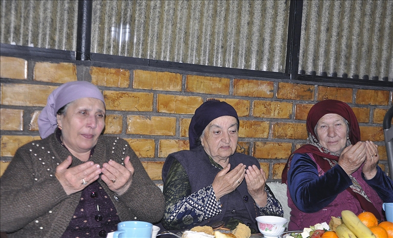 Kırgızistan'daki Ahıska Türkleri ramazanda toplu iftar geleneğini yaşatmaya devam ediyor