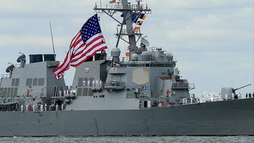 US Navy fires warning shots at Iranian gunboats