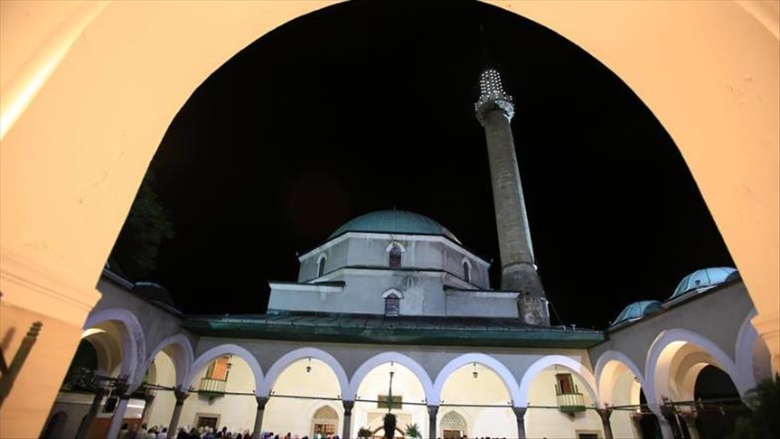 Muslimani večeras obilježavaju Lejletu-Bedr