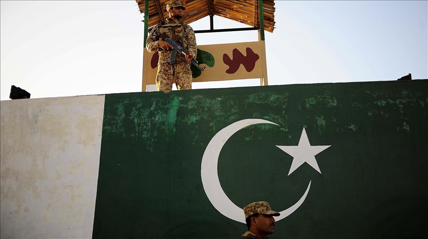 US defense head, Pakistan army chief talk Afghan peace