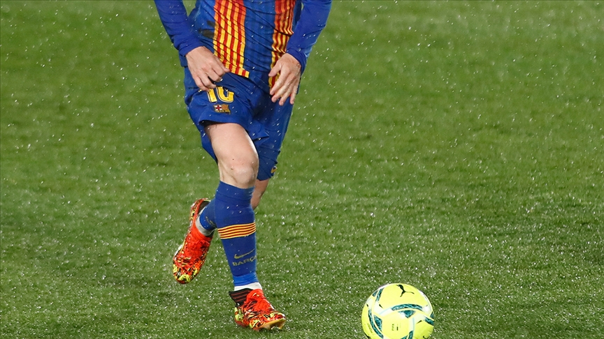 Granada'ya sahasında yenilen Barcelona liderlik fırsatını kaçırdı