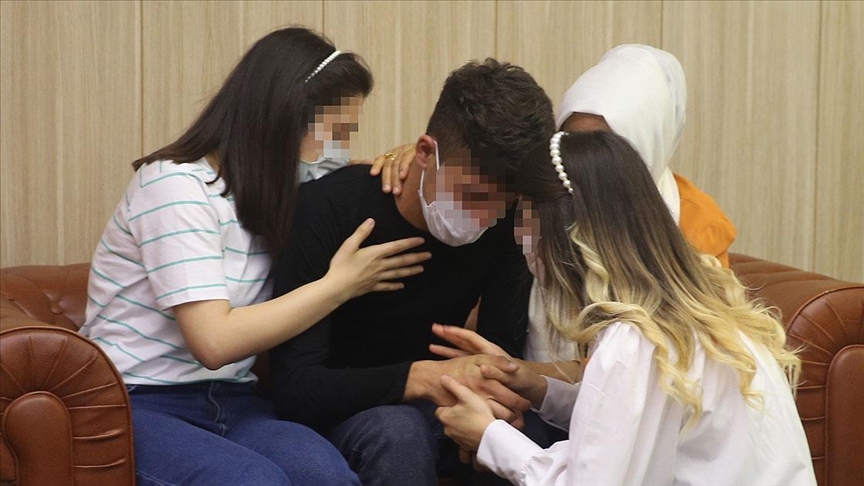Mardin'de polisin ikna çalışması sonucu teslim olan terörist ailesiyle buluşturuldu