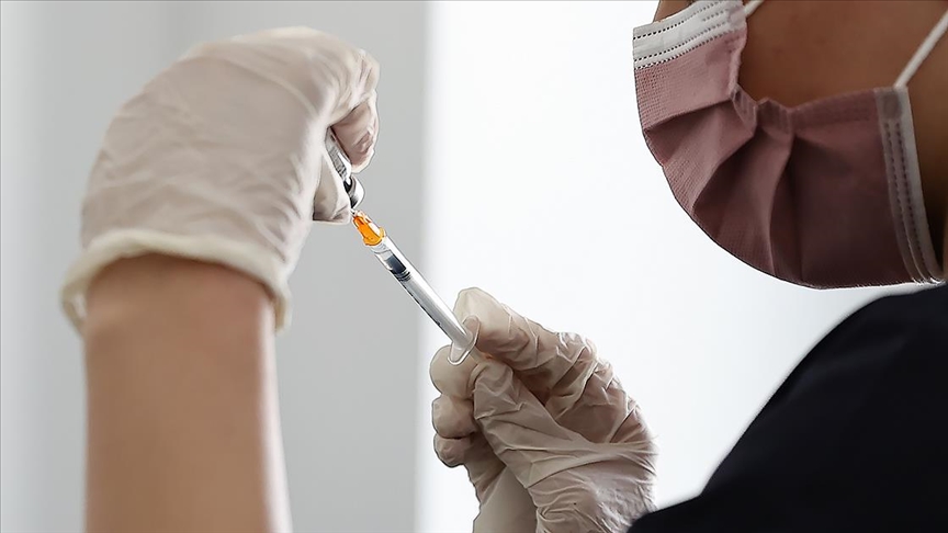 BioNTech aşısının ikinci dozu için alınmış randevular 6-8 hafta sonrasına güncellenebilecek