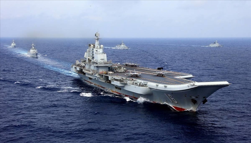 Китайский авианосец «Ляонин» проплыл между японскими островами