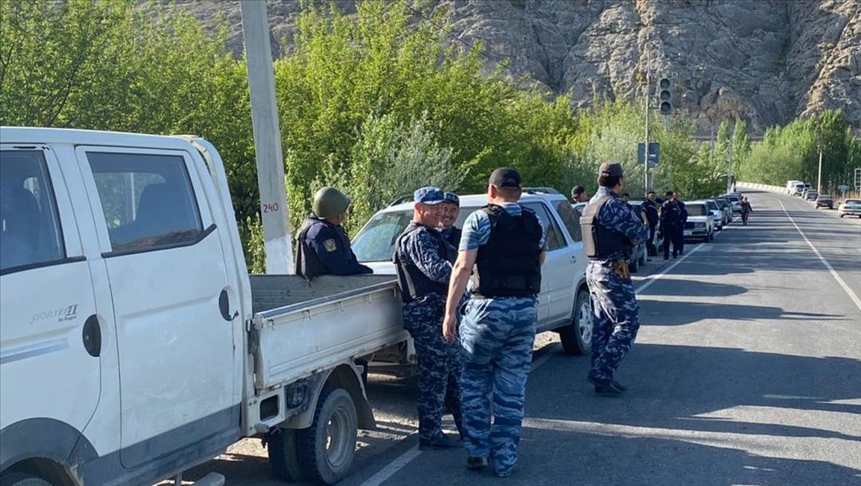 Кыргызстан эвакуировал из зоны конфликта на границе с Таджикистаном свыше 800 человек