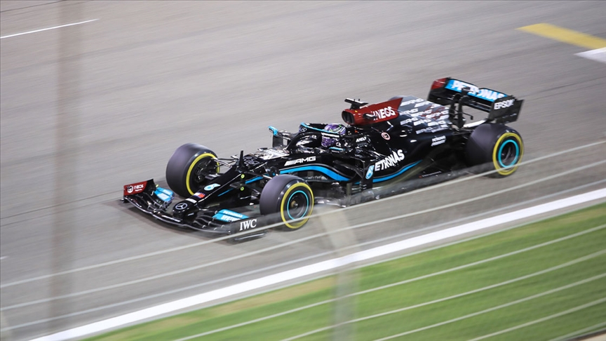 Lewis Hamilton, Formula 1 kariyerine gelecek sezon da devam etmek istiyor