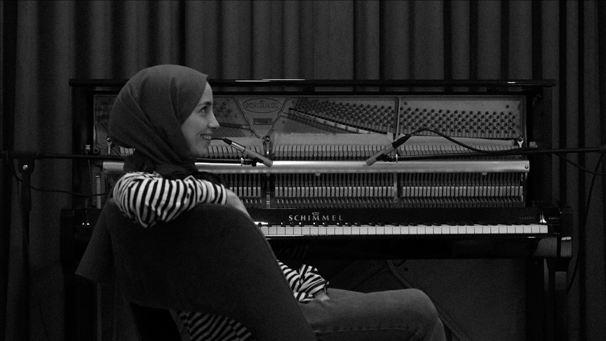 Turkish pianist signs contract with legendary German label