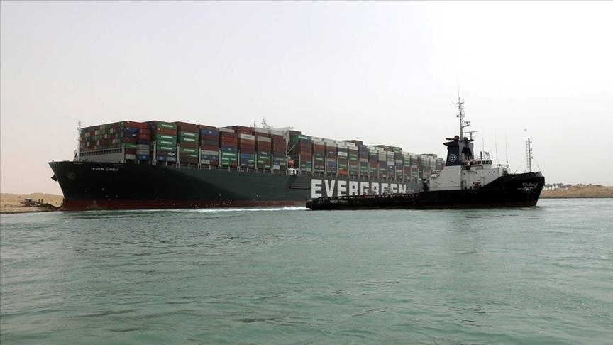 الشركة المشغلة لـ"إيفرغيفن": مصر تسمح بمغادرة 3 من طاقم السفينة