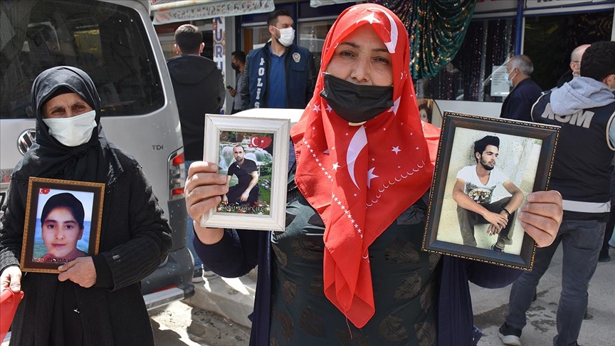 Hakkarili aileler dağa kaçırılan evlatlarını terörün pençesinden kurtarmaya kararlı