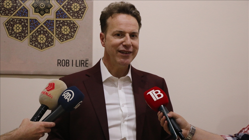 Бурхан Шабан во Скопје го промовираше својот прв албум на албански јазик