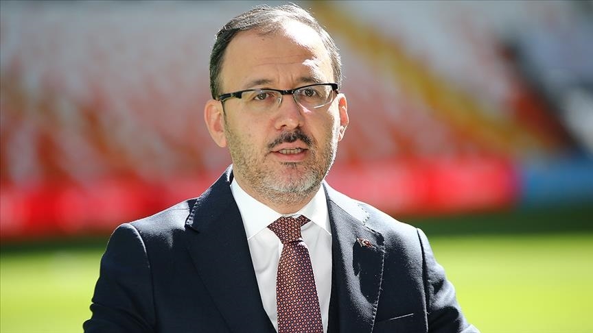 Bakan Kasapoğlu, İstanbul'daki UEFA Şampiyonlar Ligi finalinin seyircili oynanabileceğini belirtti